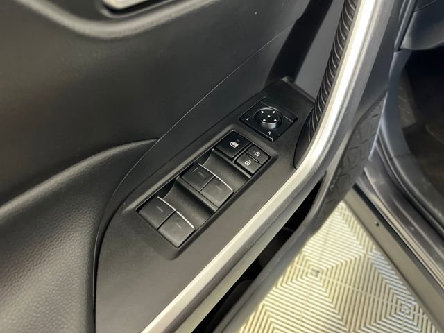 2024 Toyota RAV4 XLE photo 9