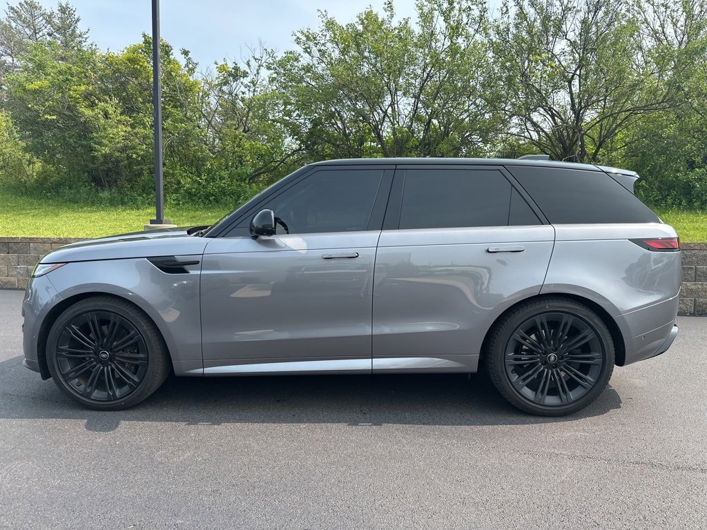 2024 Land Rover Range Rover Sport SE photo 2