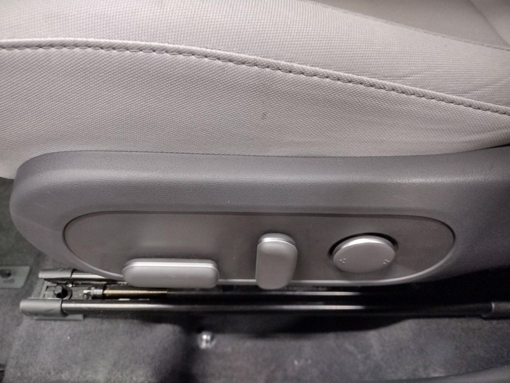 2024 Hyundai Kona SEL photo 16