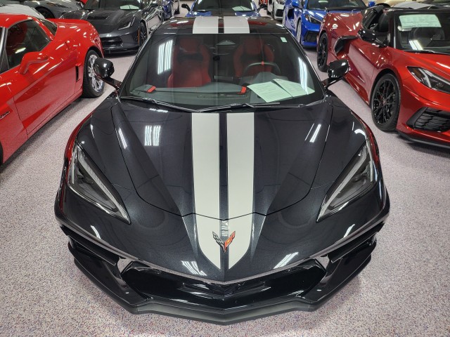 2024 Chevrolet Corvette Stingray 2LT photo 2