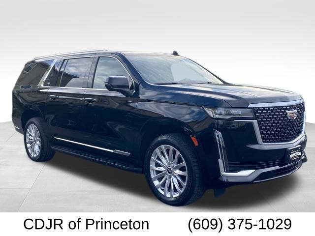 2022 Cadillac Escalade ESV Luxury's photo