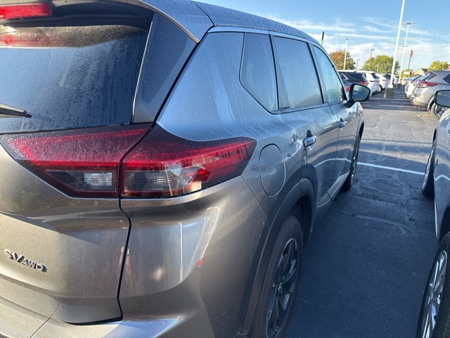 2024 Nissan Rogue SV photo 7
