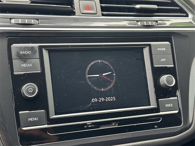 2022 Volkswagen Tiguan S photo 2