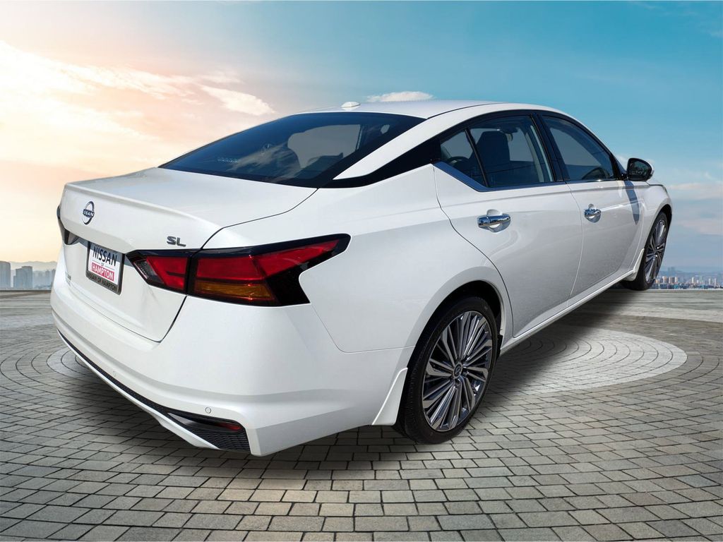 2025 Nissan Altima SL photo 3