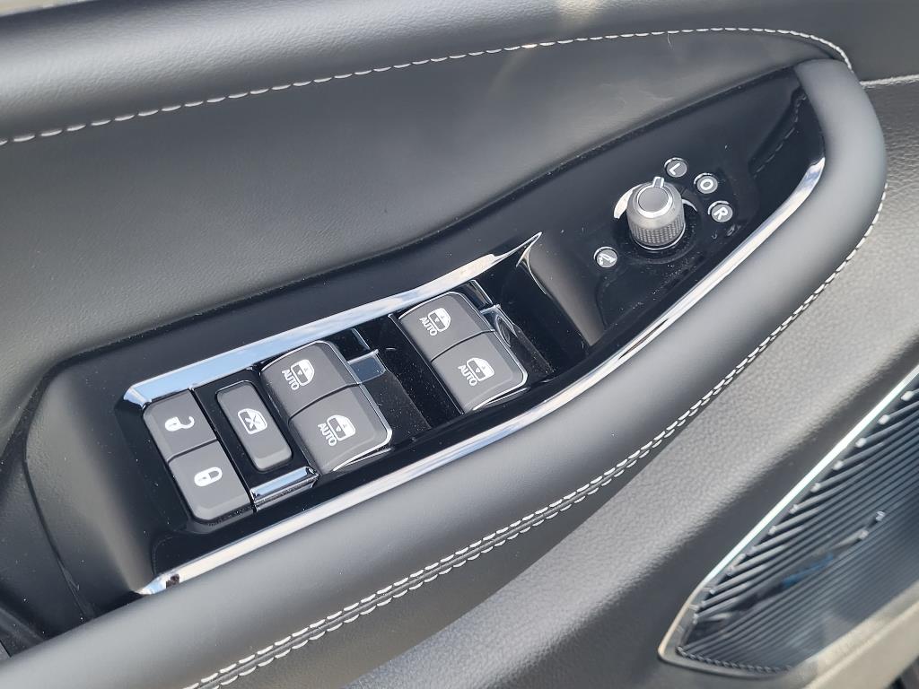 2024 Jeep Cherokee Overland 4xe photo 4
