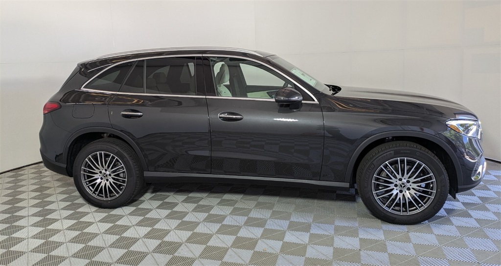 2026 Mercedes Benz GLC 300 photo 3