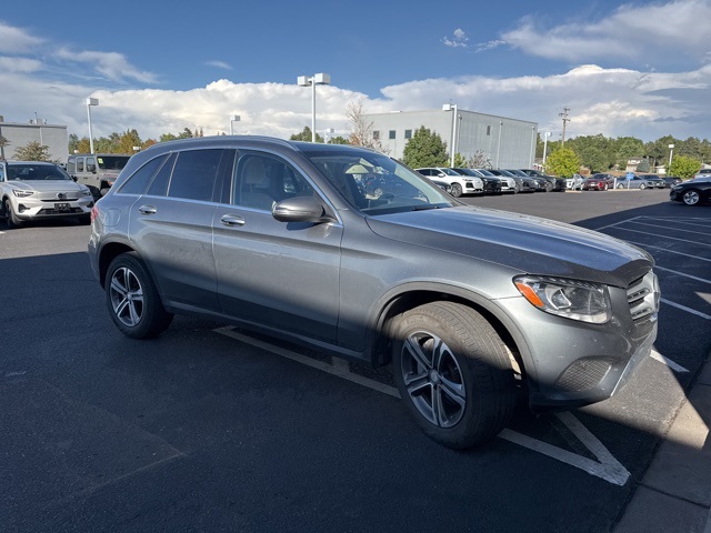 2017 Mercedes Benz GLC 300 4MATIC photo 4