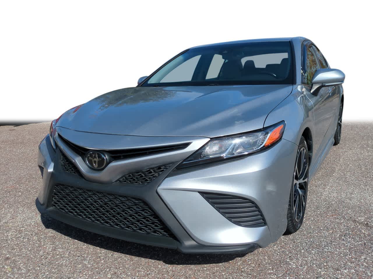 2018 Toyota Camry SE's photo