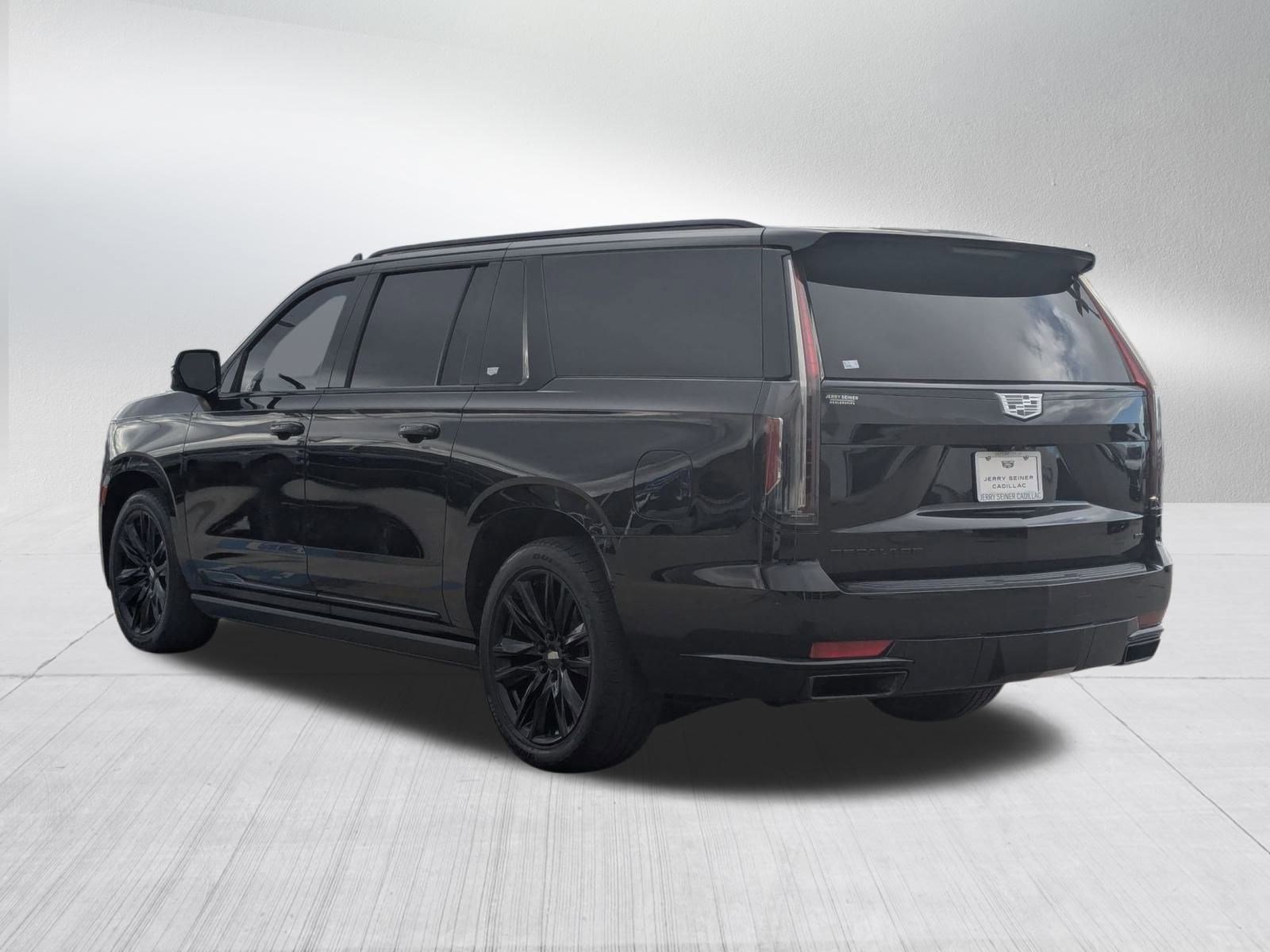 2021 Cadillac Escalade ESV Sport Platinum photo 2