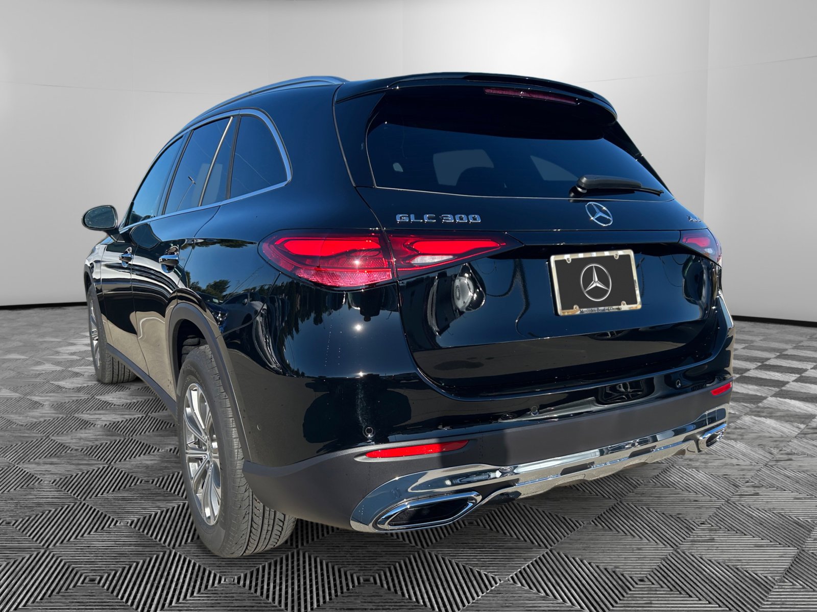 2026 Mercedes Benz GLC 300 4MATIC photo 3