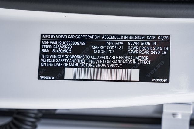 2025 Volvo XC40 Plus photo 32