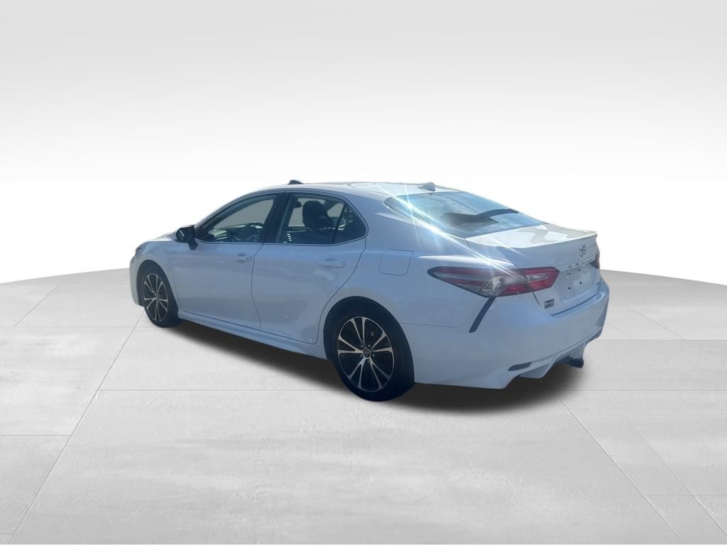 2019 Toyota Camry SE photo 19