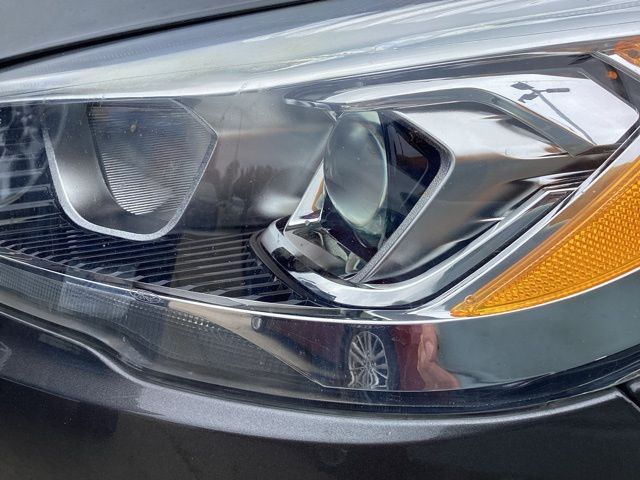 2019 Ford Escape SEL photo 3