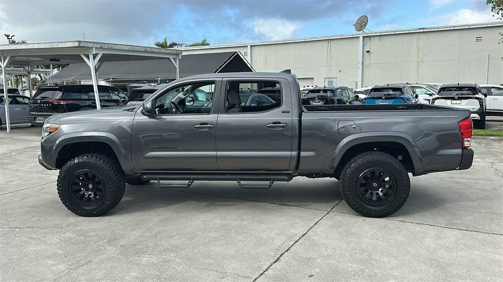 2017 Toyota Tacoma SR5 TRD Sport photo 4