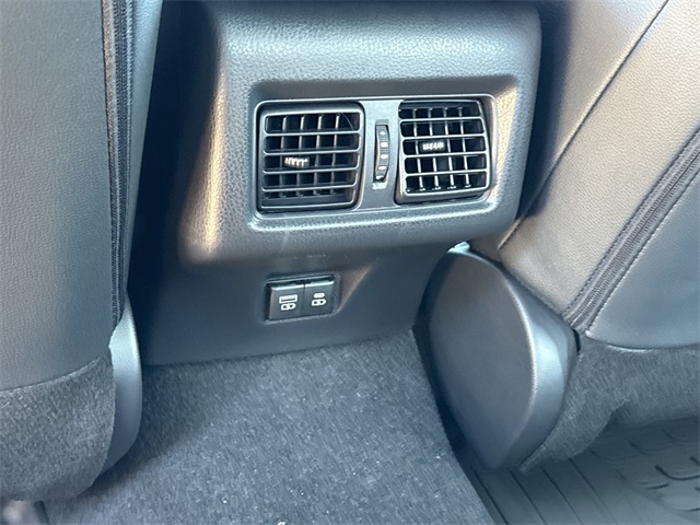 2025 Toyota Camry SE photo 13