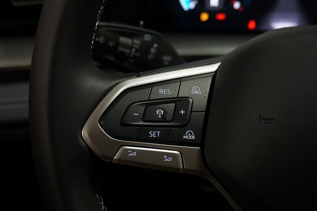 2025 Volkswagen Tiguan SE photo 20
