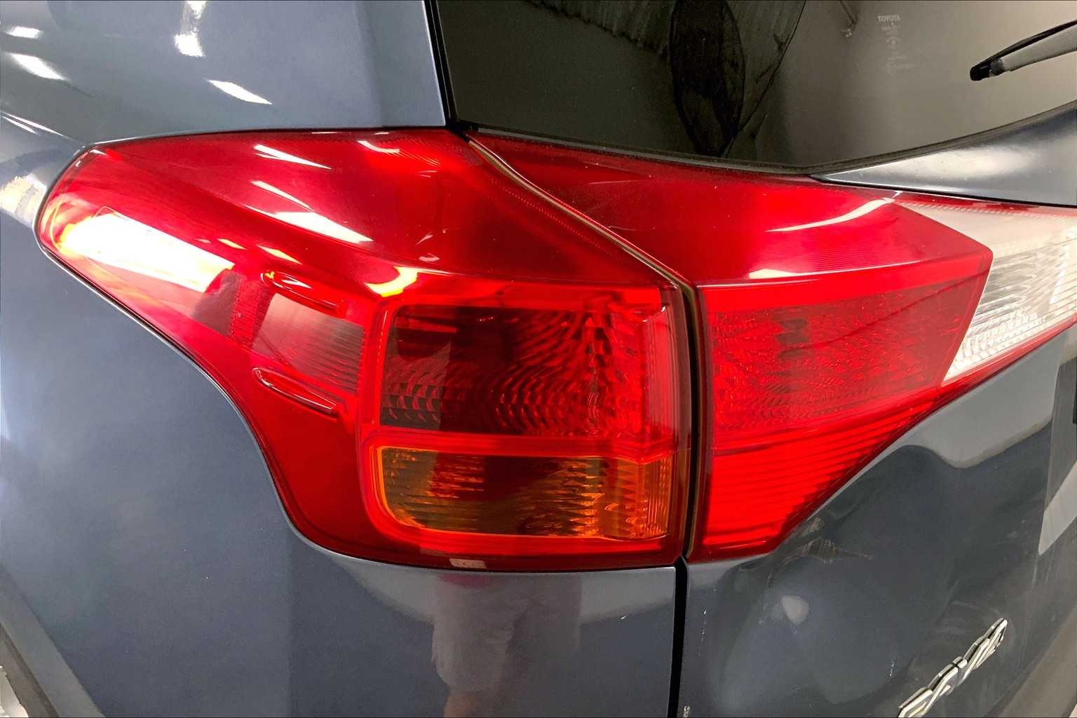 2013 Toyota RAV4 LE photo 23