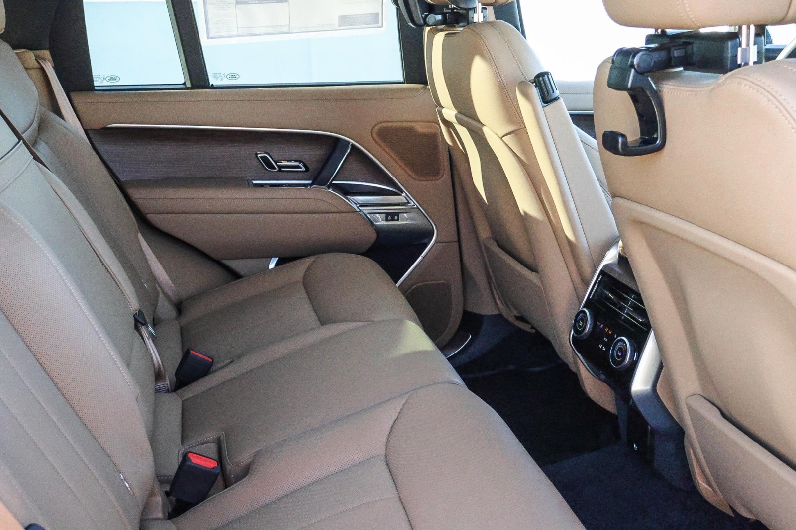 2025 Land Rover Range Rover SE photo 10