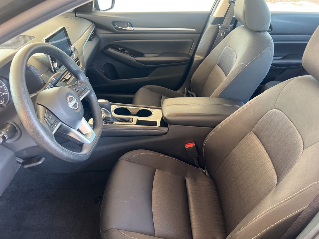 2023 Nissan Altima SV photo 2