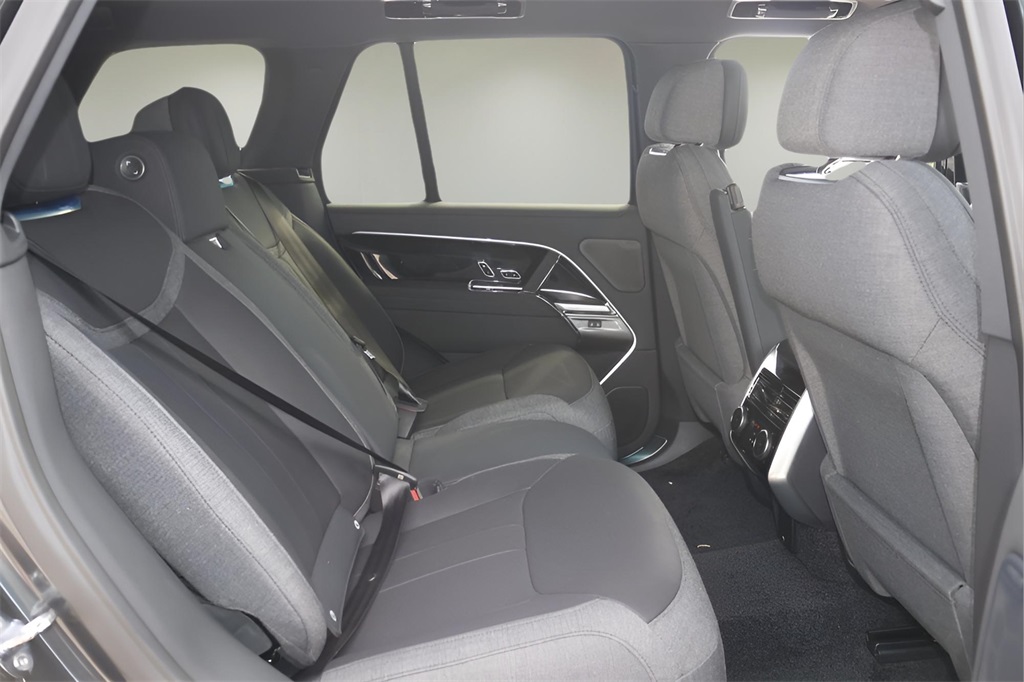 2025 Land Rover Range Rover SE photo 17