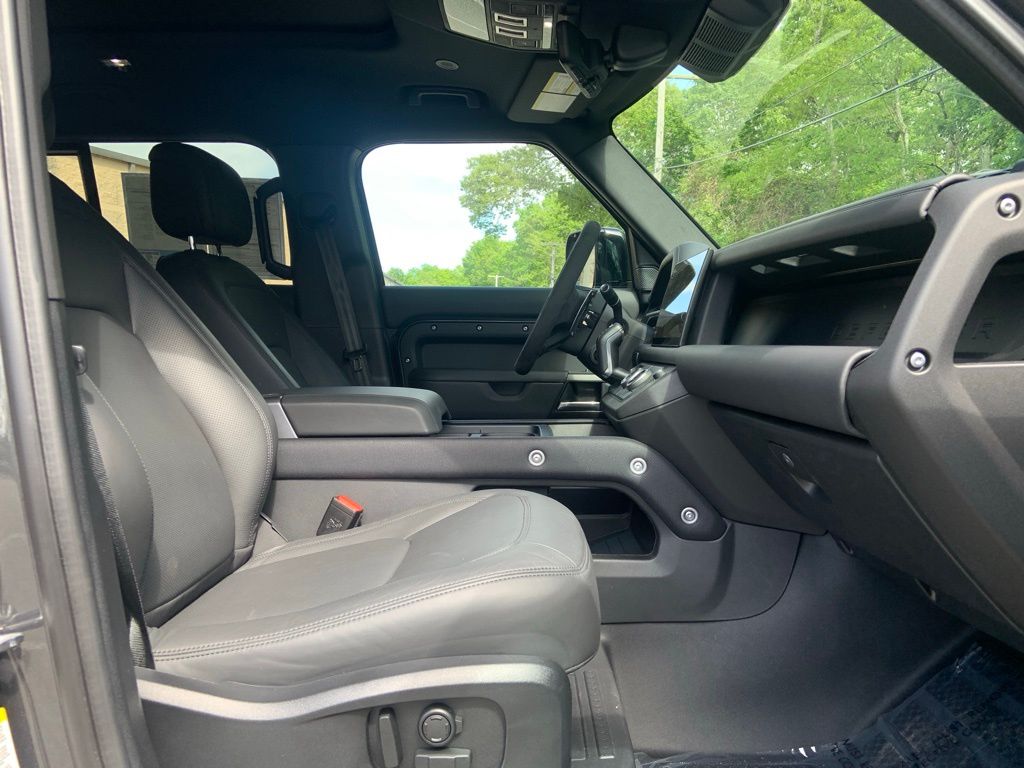 2024 Land Rover Defender 110 Carpathian Edition photo 16