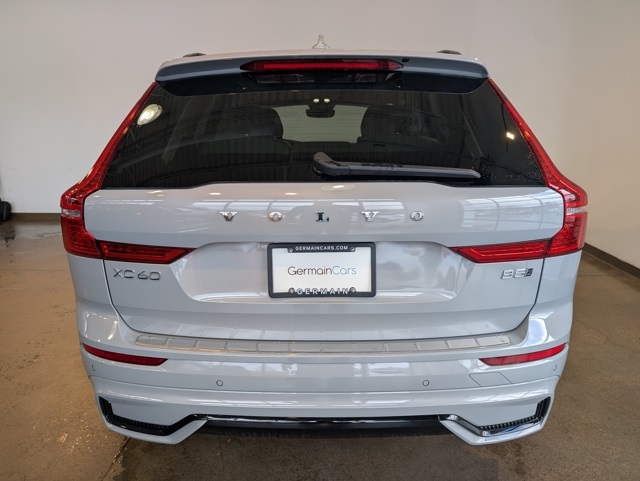 2025 Volvo XC60 B5 Plus photo 4