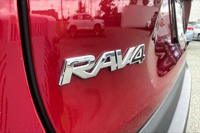 2022 Toyota RAV4 XLE Premium photo 28