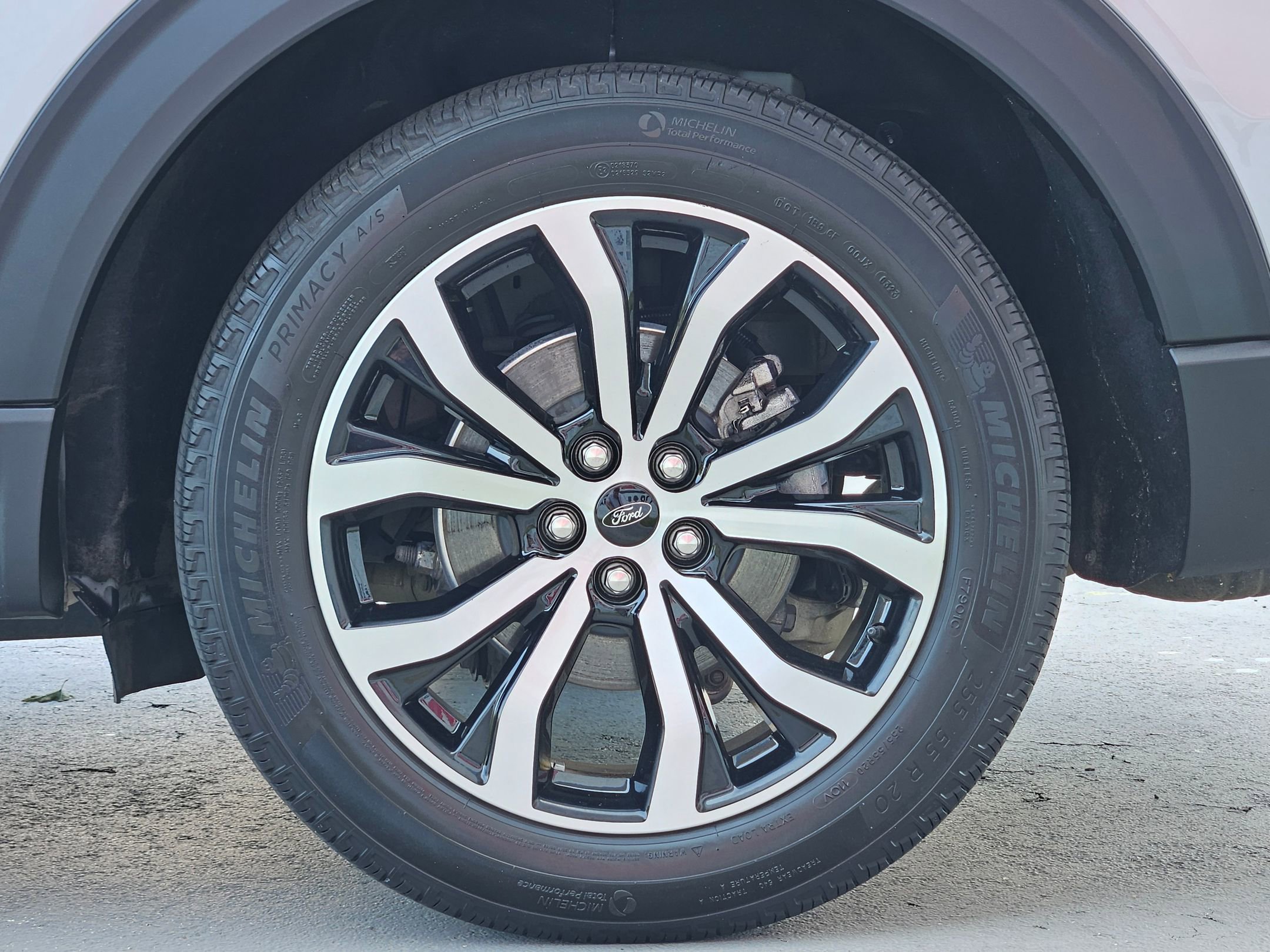 2023 Ford Explorer ST photo 28