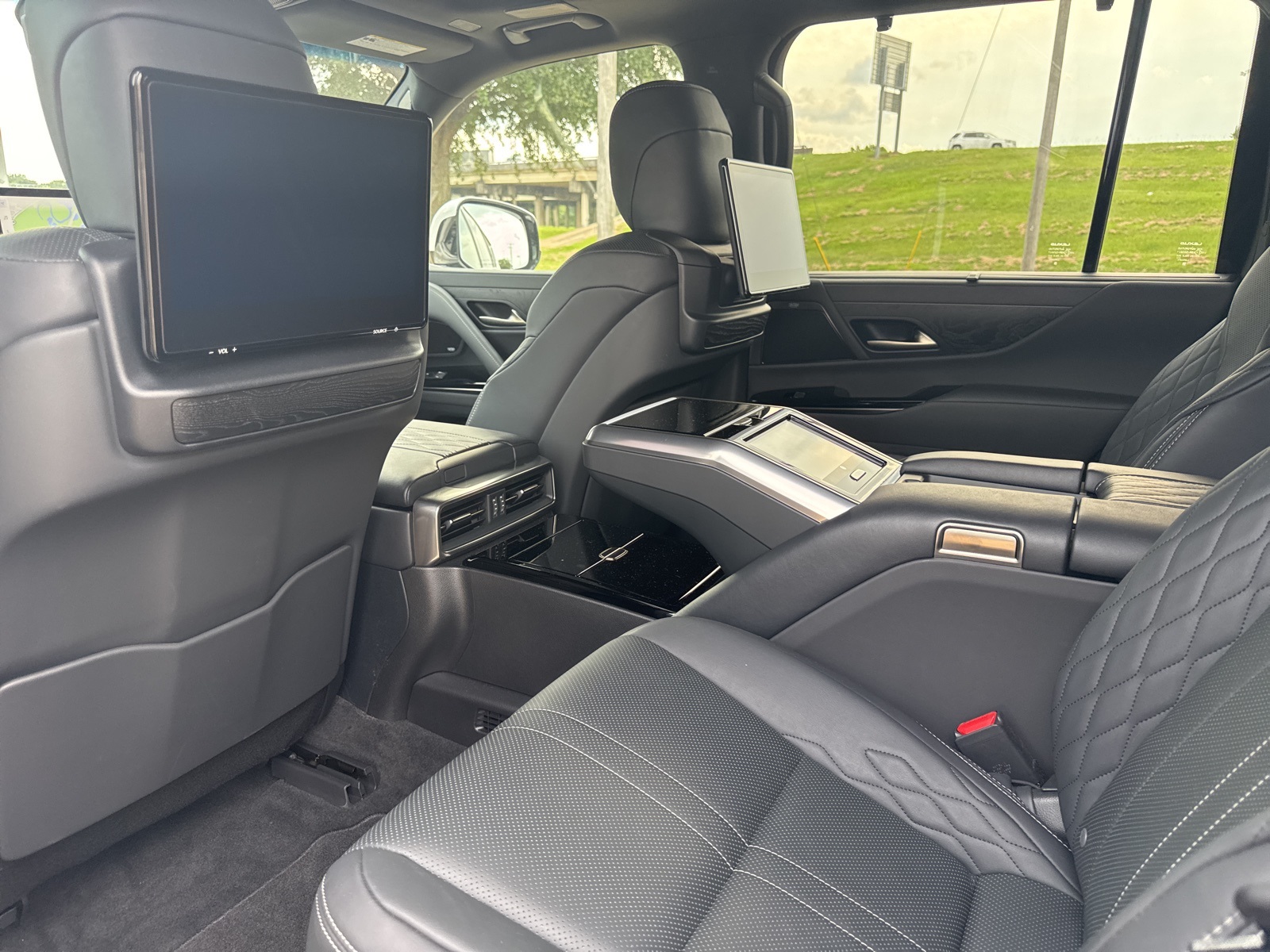 2022 Lexus LX 600 Ultra Luxury photo 21