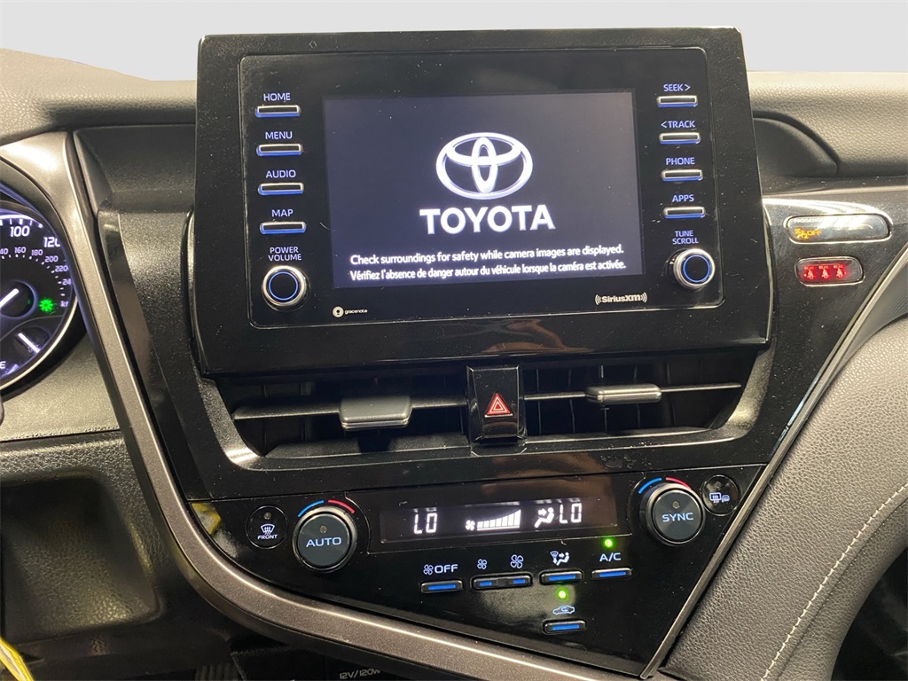 2022 Toyota Camry SE photo 13