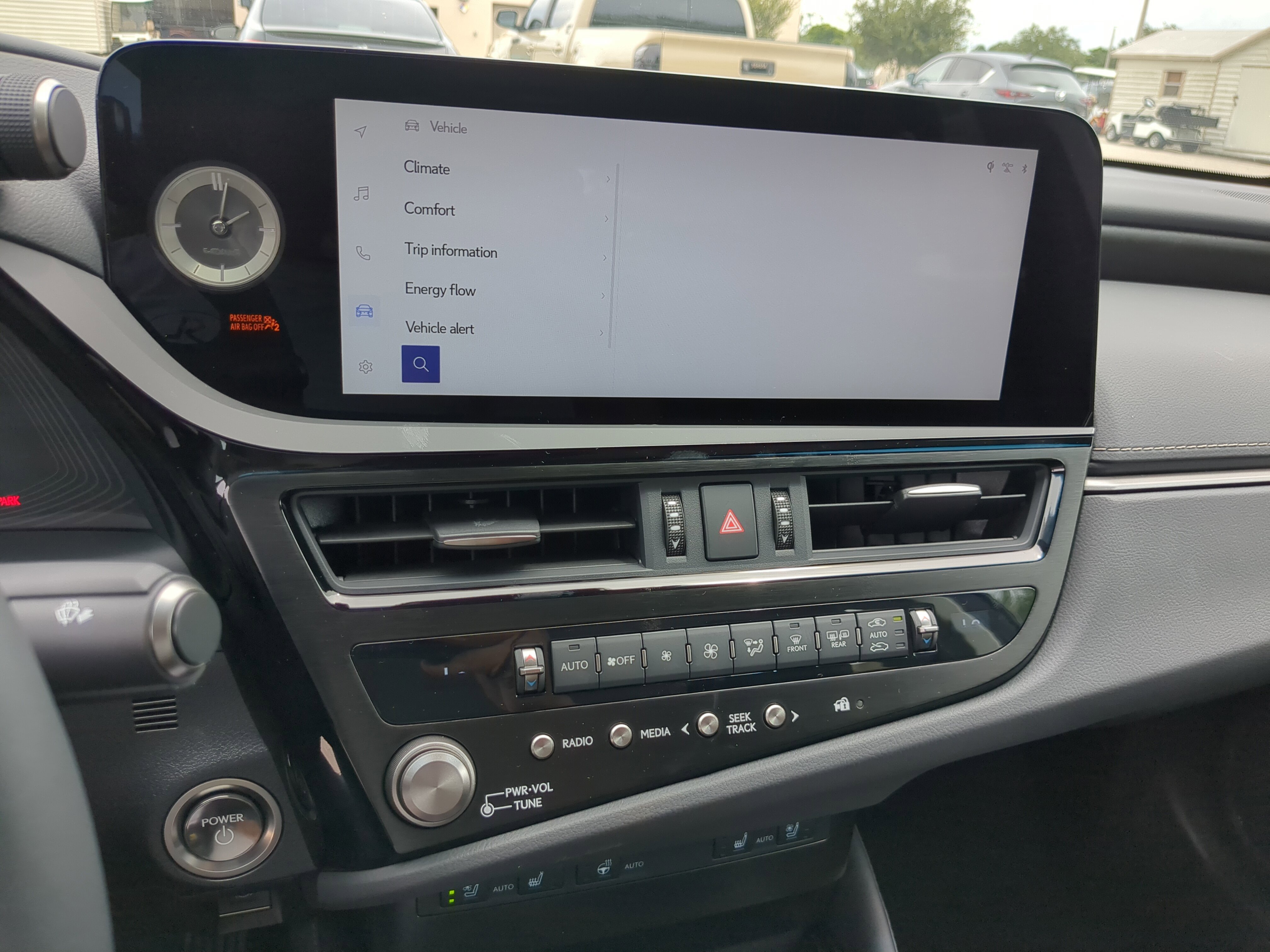 2025 Lexus ES 300h photo 18