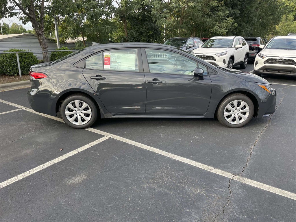 2025 Toyota Corolla LE photo 7