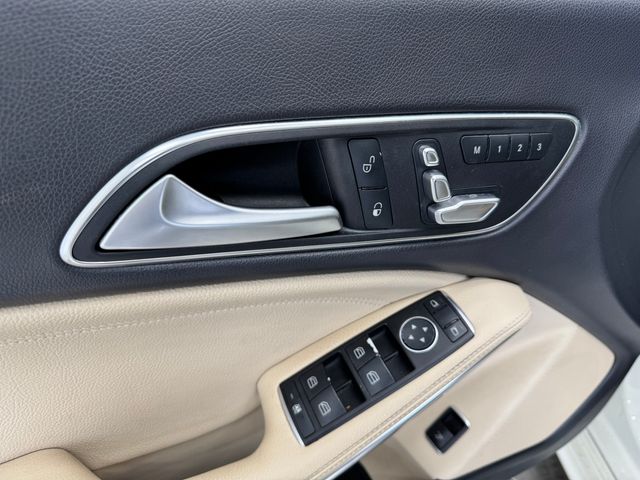 2017 Mercedes Benz CLA 250 photo 34