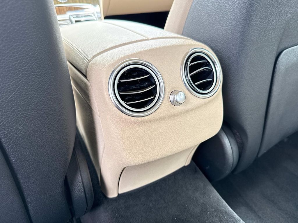 2016 Mercedes Benz C 300 photo 17