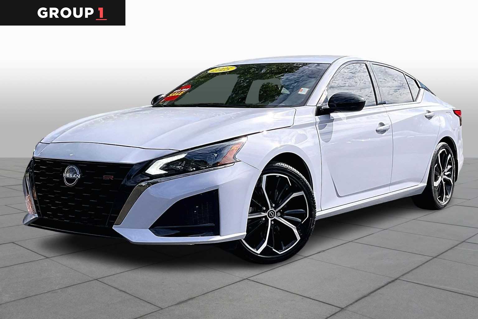 2025 Nissan Altima SR's photo