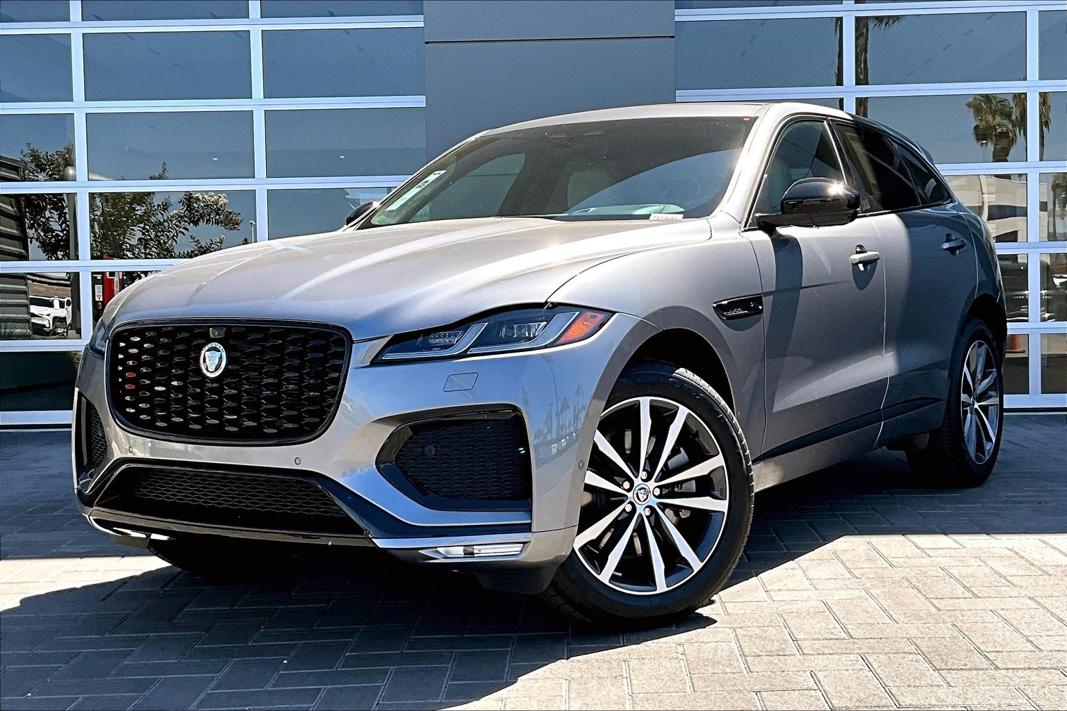 2026 Jaguar F-Pace R-Dynamic S's photo