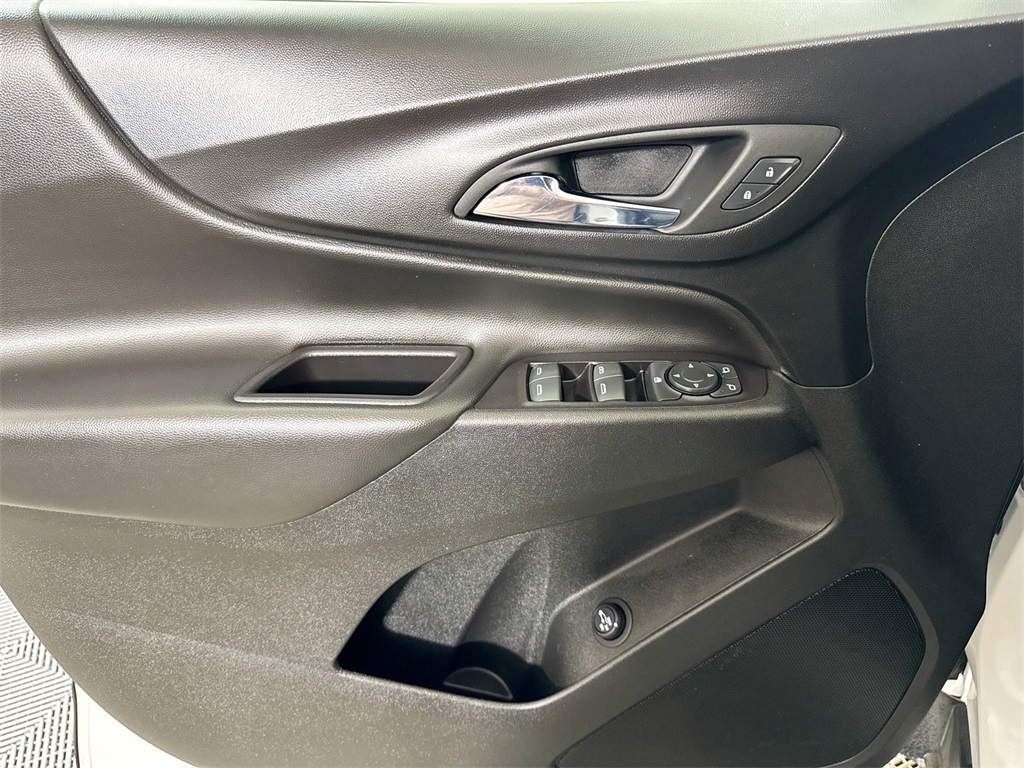 2019 Chevrolet Equinox LT photo 23