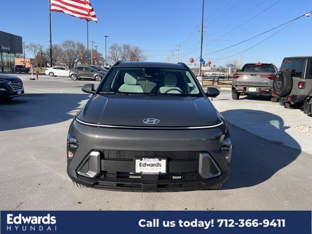 2025 Hyundai Kona SEL photo 2