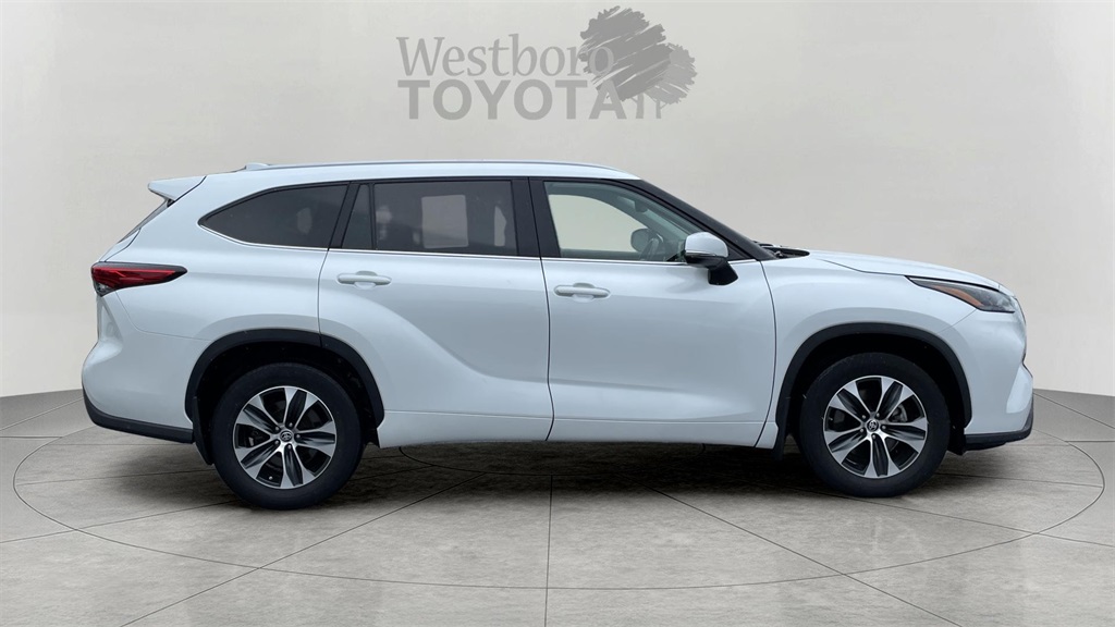 2022 Toyota Highlander XLE photo 8
