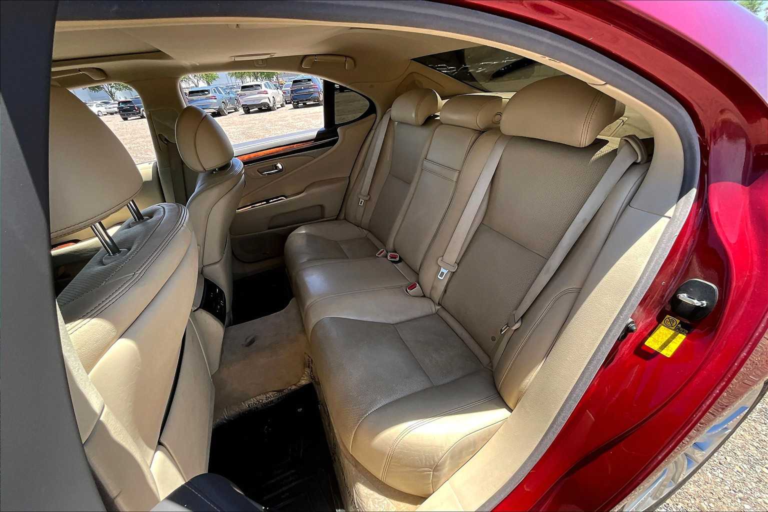2013 Lexus LS 460 photo 19
