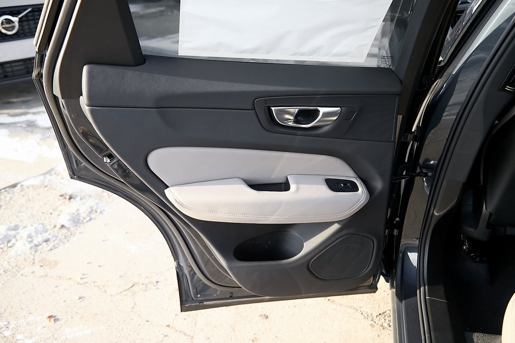 2026 VOLVO XC60 - Image 17