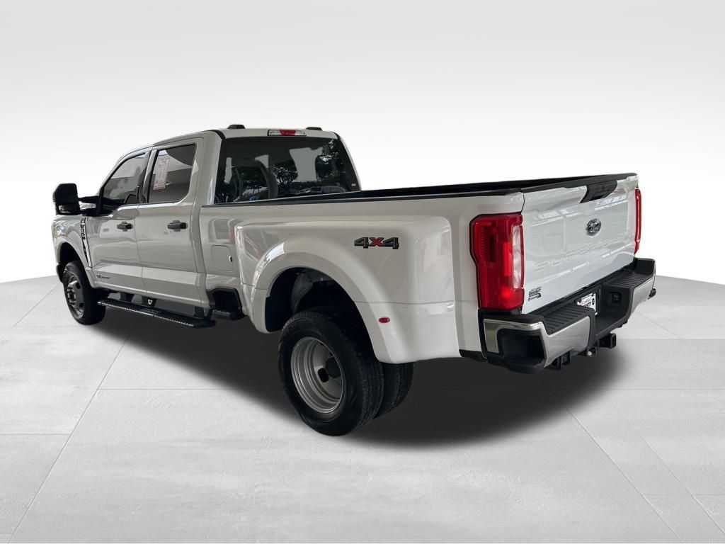 2024 Ford F-350 XLT photo 3