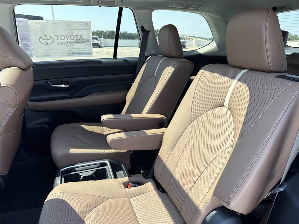 2025 Toyota Grand Highlander Limited photo 6