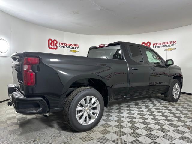 2025 Chevrolet Silverado 1500 Custom photo 5
