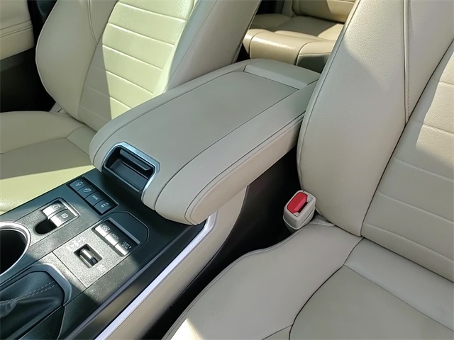 2022 Toyota Highlander XLE photo 18