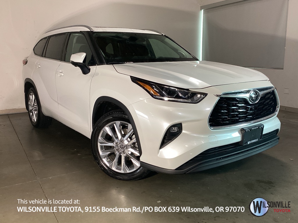 2023 Toyota Highlander Limited's photo