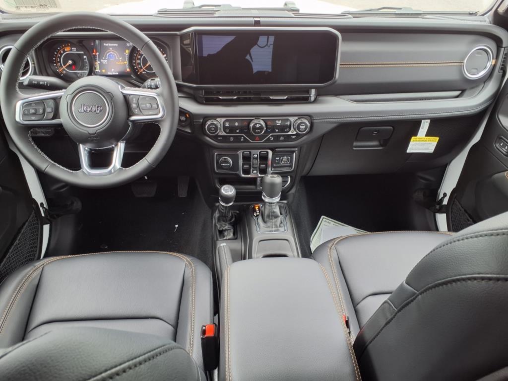 2025 Jeep Wrangler Sahara photo 23