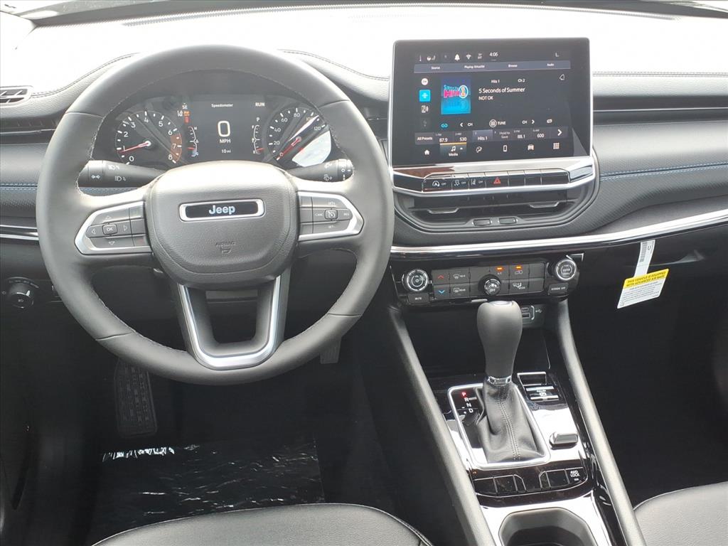 2026 Jeep Compass Latitude photo 2