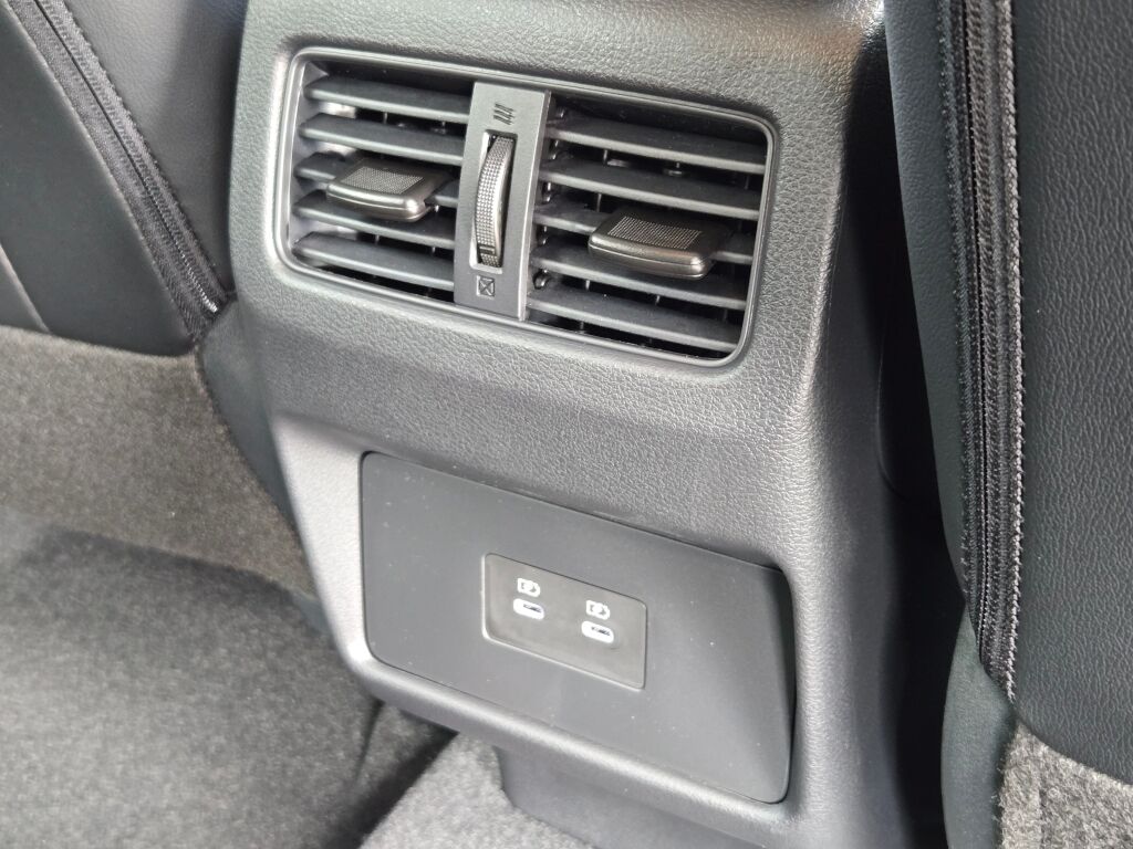 2026 Nissan Rogue SV photo 9