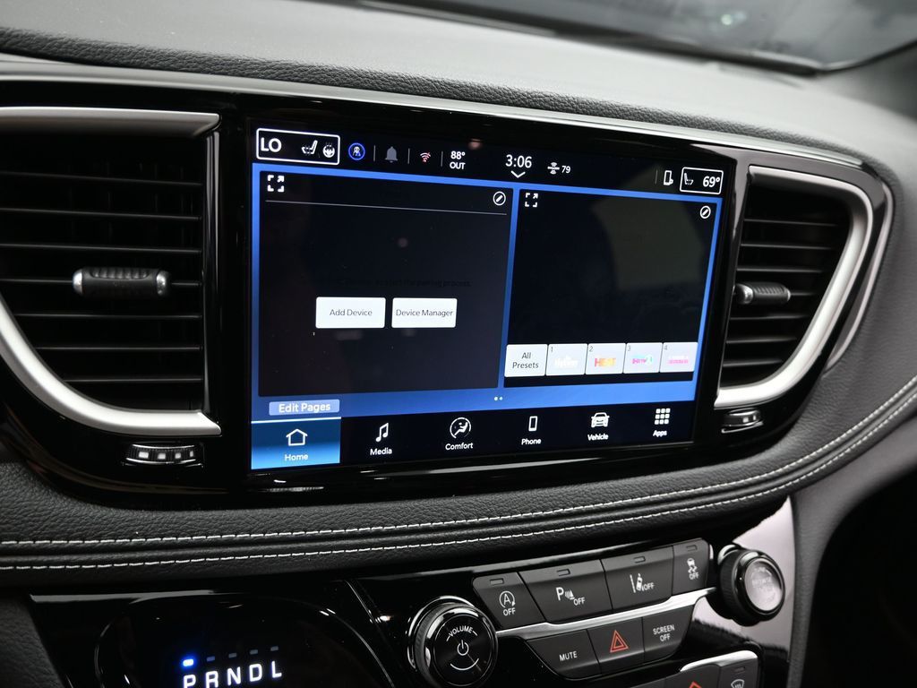 2026 Chrysler Pacifica photo 19